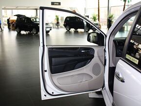 克莱斯勒(进口)  3.6L 自动 左前车门正视图