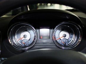 克莱斯勒(进口)  3.6L 自动 方向盘后方仪表盘
