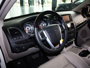 克莱斯勒(进口)  3.6L 自动 中控台左侧