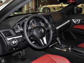 奔驰(进口)  E200 1.8T 中控台左侧