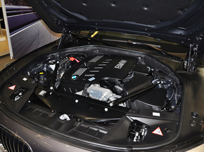 宝马(进口)  730Li 3.0L 发动机主体特写