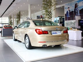 宝马(进口)  730Li 3.0L 车辆左后45度视角