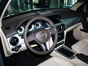 北京奔驰  GLK300 3.0L 中控台左侧