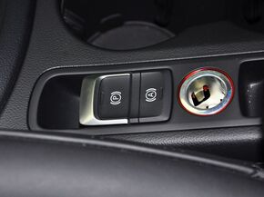 一汽奥迪  2.0T 驻车制动器