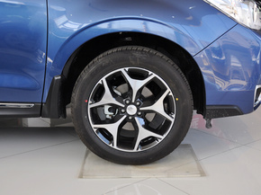 斯巴鲁  2.5L CVT 前轮整体照片