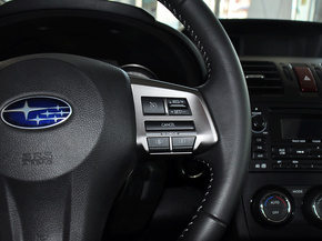 斯巴鲁  2.5L CVT 方向盘右侧