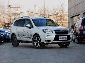 斯巴鲁  2.0T CVT 车辆右侧45度角