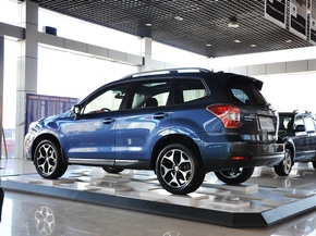 斯巴鲁  2.5L CVT 车辆左后45度视角