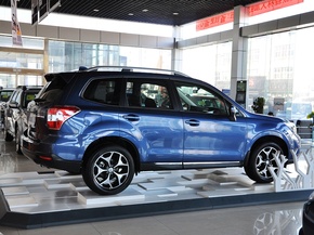 斯巴鲁  2.5L CVT 车辆正右侧