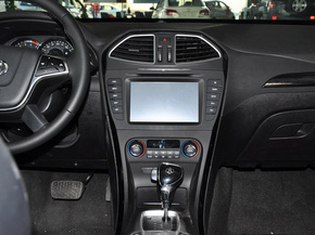 北京汽车(绅宝)  2.3T 自动 中控仪表台总特写