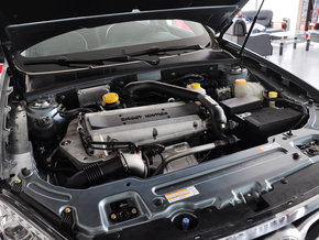 北京汽车(绅宝)  2.3T 自动 发动机主体特写