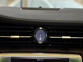 玛莎拉蒂  3.0T 中控仪表台上方