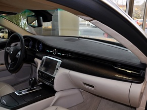 玛莎拉蒂  3.0T 中控台右侧