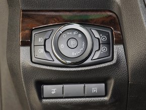 福特(进口)  3.5L 自动 方向盘左后仪表台