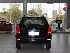 北京现代  2.0L 自动 车辆正后方尾部视角