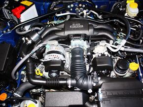 斯巴鲁  2.0L 自动 发动机主体特写