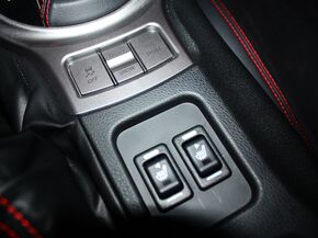 斯巴鲁  2.0L 自动 中控台下方特写