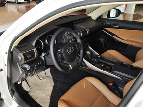 雷克萨斯  2.5L 自动 中控台左侧