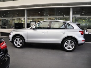 一汽奥迪  40 TFSI quattro 车辆左正侧视角