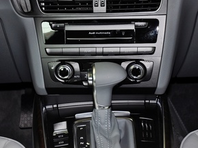一汽奥迪  40 TFSI quattro 中控台下方特写