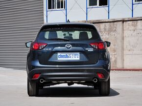 长安马自达  2.0L 手动 车辆正后方尾部视角