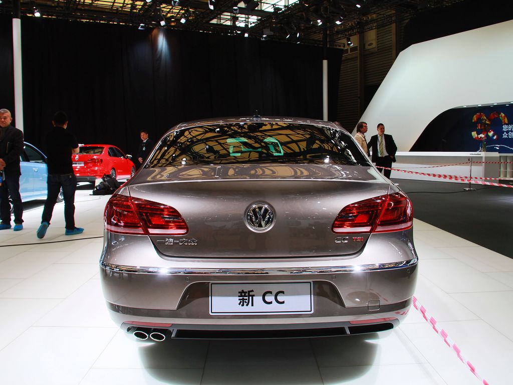 一汽-大众  1.8TSI DSG 车辆正后方尾部视角