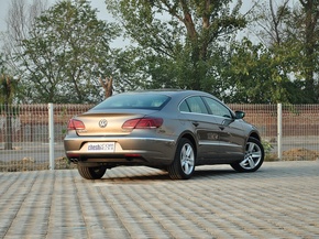 一汽-大众  1.8TSI DSG 车辆右侧尾部视角