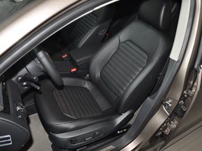一汽-大众  1.8TSI DSG 驾驶席座椅前45度视图