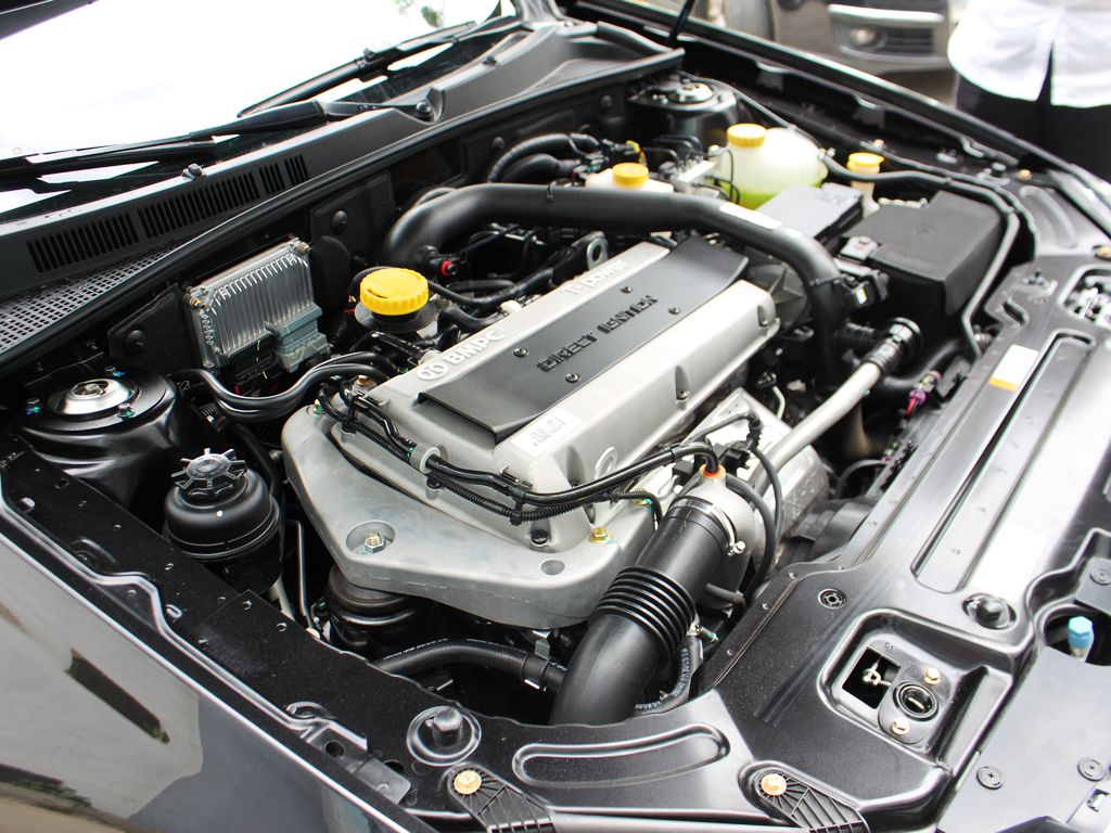 北京汽车(绅宝)  2.0T 自动 发动机主体特写