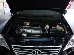 北京汽车(绅宝) 2.3T 自动 发动机局部特写