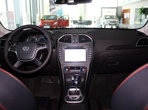 北京汽车(绅宝) 2.3T 自动 中控台整体