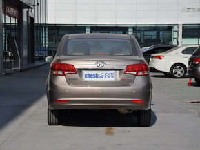 北京汽车  三厢 1.5L 自动 车辆正后方尾部视角