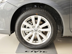 东风本田  1.8L 自动 前轮整体照片