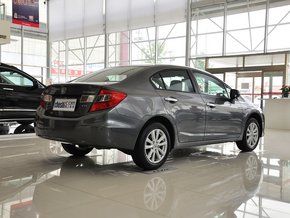 东风本田  1.8L 自动 车辆右侧尾部视角