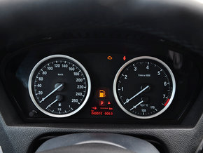 宝马(进口)  3.0T 方向盘后方仪表盘