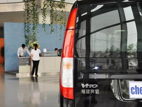 福建奔驰  3.0L 自动 车辆左后大灯正视角