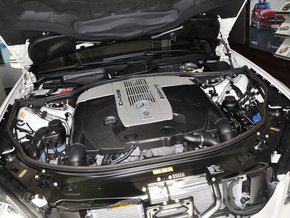 奔驰AMG S65L AMG 6.0T 发动机主体特写