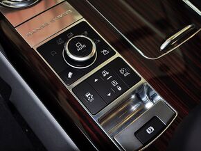 路虎  3.0 TD V6 中控台下方特写