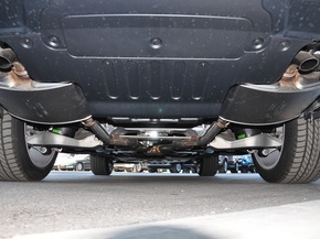 路虎  3.0 V6 后底部特写