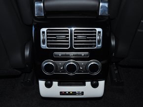 路虎  3.0 V6 前排座椅中央后方整体