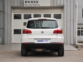 上海大众  1.8TSI 自动 车辆正后方尾部视角