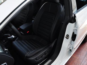 一汽-大众  1.8TSI DSG 驾驶席座椅前45度视图