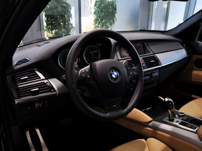 宝马M  4.4T 自动 中控台左侧