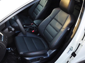 长安马自达 2.5L 自动 驾驶席座椅前45度视图