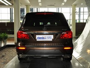 奔驰(进口)  GL500 4.7T 自动 车辆正后方尾部视角