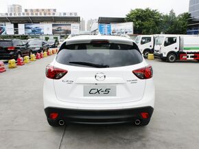 长安马自达  2.0L 自动 车辆正后方尾部视角