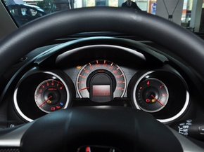 广汽本田  1.5L 自动 方向盘后方仪表盘