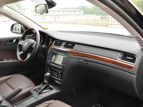 斯柯达  2.0T DSG 中控台右侧