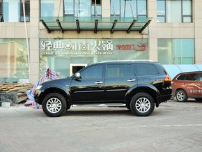 广汽三菱  3.0L 自动 车辆左正侧视角