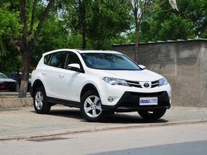 一汽丰田  2.0L CVT 车辆右侧45度角